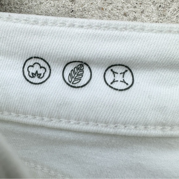 DL1961 Florence Instasculpt Cropped Jeans in Porcelain White - Picture 6 of 12